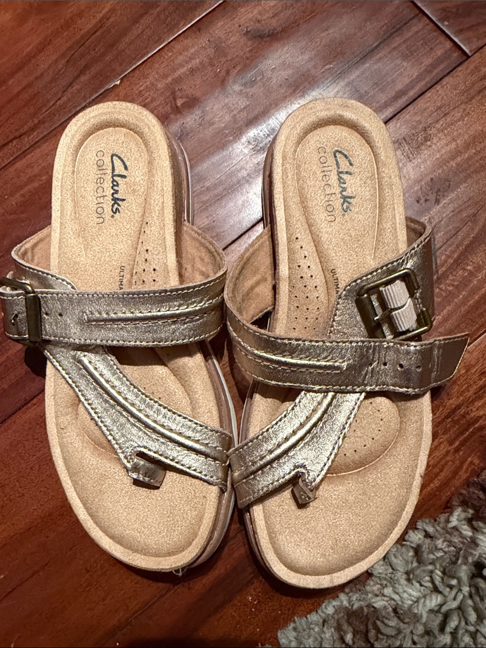 Clarks Women's Metallic Gold Buckle Thong Sandals